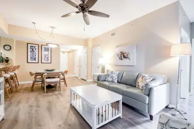 Image de Condo spacieux à aire ouverte avec balcon privé! 🌴