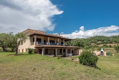 Image de Casa Pompia 6: maison de vacances de quatre pièces entourée de verdure