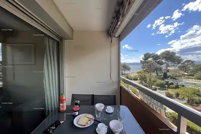 Image de Studio cabine à St-Raphaël avec terrasse et parking, à 100m de la plage