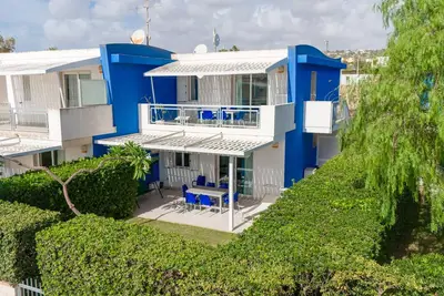 Image de Appartement avec jardin à 100 mètres de la plage sableuse et près du centre