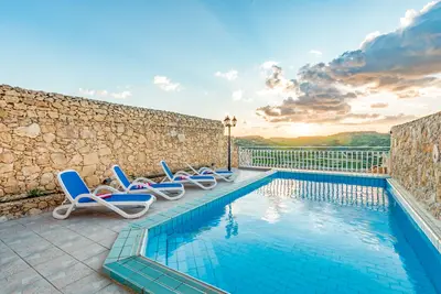 Image de Villa avec piscine vue mer et vallée