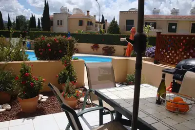 Image de Maison de ville avec deux chambres à coucher, salles de bain privées et Wi Fi.