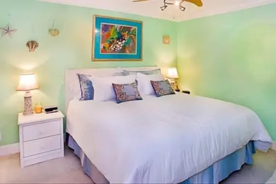 Image de South Seas Beach Front canapé-lit king-size sur la plage étage supérieur 3 piscines