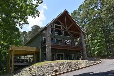 Image de Magnifique condo au bord du lac avec terrasse et slip de bateau privé! ! !