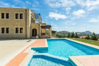 Image de Villa Thalia! Piscine privée, vue imprenable sur la mer, à distance de marche des commerces!
