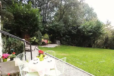 Plein Coeur Vieille Ville Annecy, place du Château, 41 m2, jardin privatif