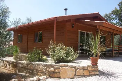 Image de Magnifique Lodge en bois situé à Olive Grove avec piscine partagée. Proche des commodités