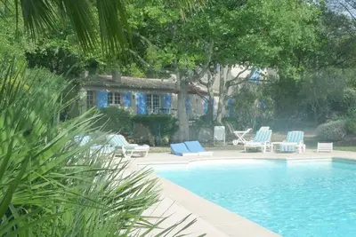 Image de Presqu'île de St-Tropez, 6 chambres avec grande piscine, adapté Pmr