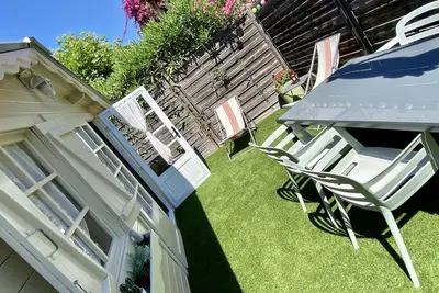 Image de Villa \"studio\" pour 4 personnes à 80m de la plage et 500m du port de Sanary