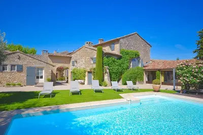 Image de Superbe ferme restaurée datant du 18 siècle au coeur de la Provence