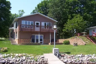 Image de Detroit Lakes Cotton Lake Domicile Saison / Mensuel