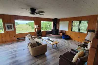 Image de B & J Sea View ~ Cabine rustique, qui accepte les animaux domestiques. . . . Venez vous d��tendre et profiter