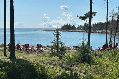 Image de Ocean Front Cottage sur le port de Birch calme
