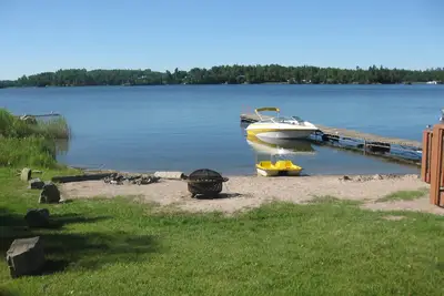 Image de Beachfront Cottage w / Boat Launch sur le lac des Bois près de Kenora!
