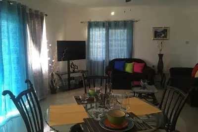 Image de * Appartement spacieux avec 2 chambres à Cedar Grove à Portmore *