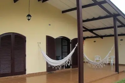 Image de Maison à Bertioga, avec piscine, climatisation, proche de Sesc - 3 chambres