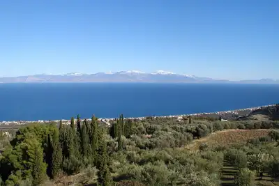 Image de Villa de campagne avec vue imprenable, proche des sites importants et des plages.