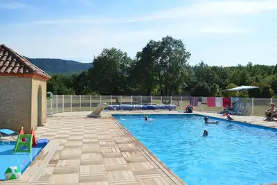 Image de Profitez de la belle vue sur la montagne, sur votre terrasse ou à l'ombre dans votre jardin