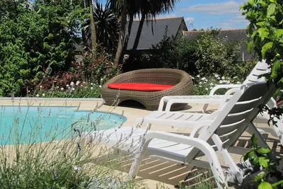 Image de Gite breton traditionnel de haute qualité à Gomene, piscine, Wi-Fi et jardins