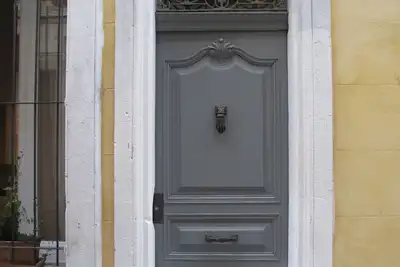 Image de Arles centre ville proche des Arènes