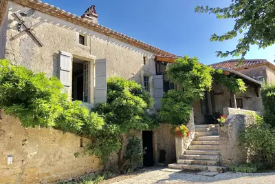 Image de Demeure de caractère en pierre du Lot avec piscine.