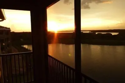 Image de Top Floor Condo avec une prime ameublement