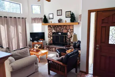 Image de Quality Hill Resort Villa, Unit 30, communauté de villégiature parmi les grands pins