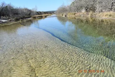 Image de Hill Country Hideaway sur The Guadalupe, lac privé et Animaux acceptés