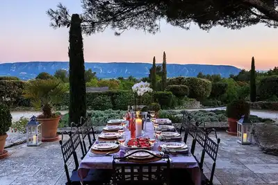 Image de Magnifique à Gordes, élégamment meublé avec piscine, tennis et vues