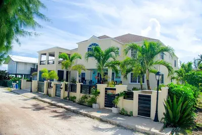 Image de Gemme cachée - Unique en son genre avec vue sur l'océan - près de l'aéroport!