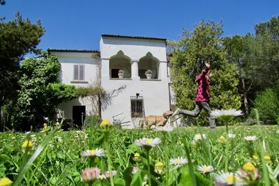 Image de Groupes (jusqu'à 9 appartements et 35 p) sous les montagnes mais à seulement 30 min. de la mer!