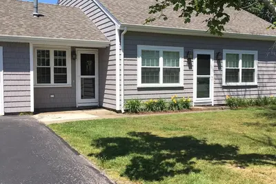 Image de 1/2 mile de la plage, profitez de cette maison de 4 chambres / 2bath à aire ouverte!