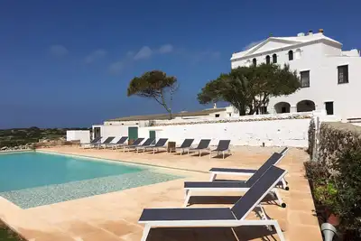 Image de Cottage avec piscine et vue splendide sur la campagne et la mer
