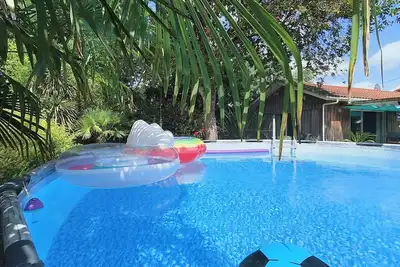 Image de Maison avec Piscine Dans un Ecrin De Verdure