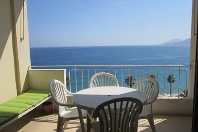 Image de Cannes, magnifique vue mer au 6ème étage 2-4 personnes avec grande terrasse