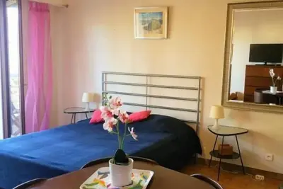 Image de Studio climatisé avec terrasse Calvi 200m plage