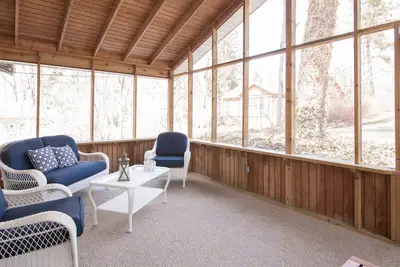 Image de Charmant Lake Michigan Cottage à Stevensville près de Grand Mere State Park