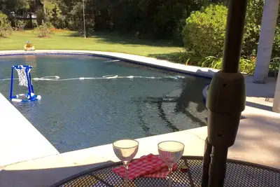 Image de Country Retreat avec piscine, jardin, Woods