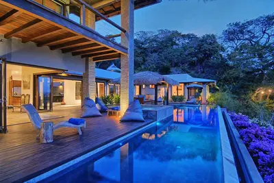 Casa Blue donne sur l'océan Pacifique, à seulement 15 minutes de Tamarindo.