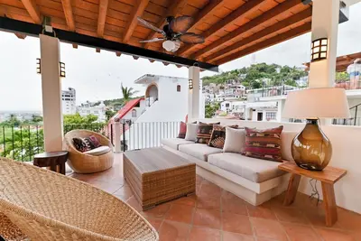 Image de Villa luxueuse dans le centre-ville - Piscine privée sur le toit - Vue sur l'océan