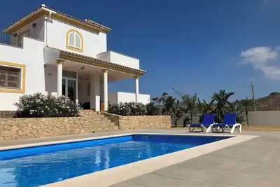 Maison de village Casa de las Balsas avec piscine privé dans le village
