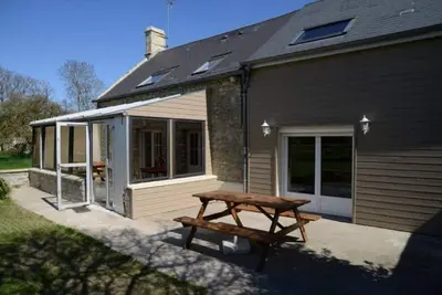 Image de Maison idéalement exposée au sud avec terrasse et jardin clos à 2 kms de la plag