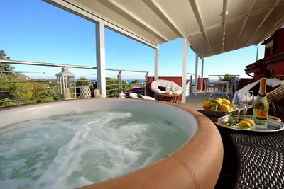 Image de Superbe maison de vacances avec jacuzzi, sauna et magnifique terrasse avec vue mer