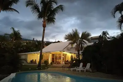 Villa avec piscine face à la mer- vue superbe à 180° (mer/montagne)