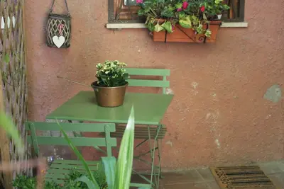 Image de Dépendance entourée de la verdure du nord de Rome