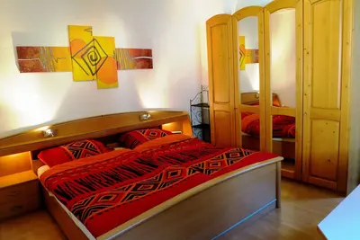 Image de 90 m² de vacances et Bungalow exposition, 4 pièces, 6 personnes, cuisine et jardin