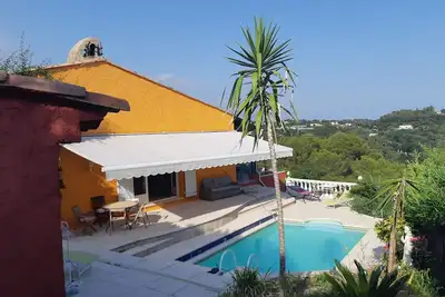Image de Maison d'artistes conviviale - Piscine - Vue imprenable. Entre Vence et st Paul