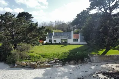 Image de Situation exceptionnelle directement sur la plage, grand jardin et vue mer