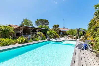 Image de Villa de plain-pied au calme avec piscine chauffée
