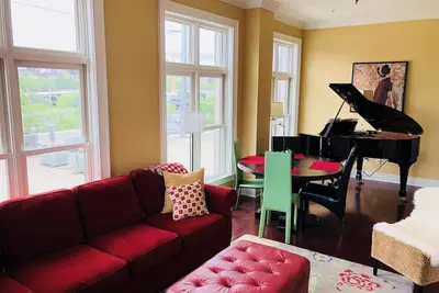 Image de The Musicians Loft sur Dickson Street | Un pâté de maisons du campus de l'UofA!